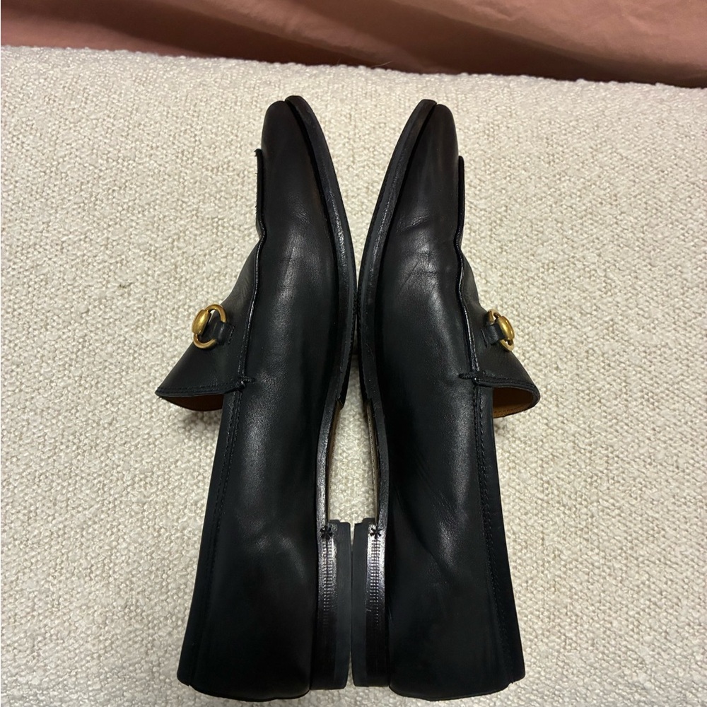 Gucci Jordaan Horsebit Black Loafers with Gold Accent - Picture 4 of 9
